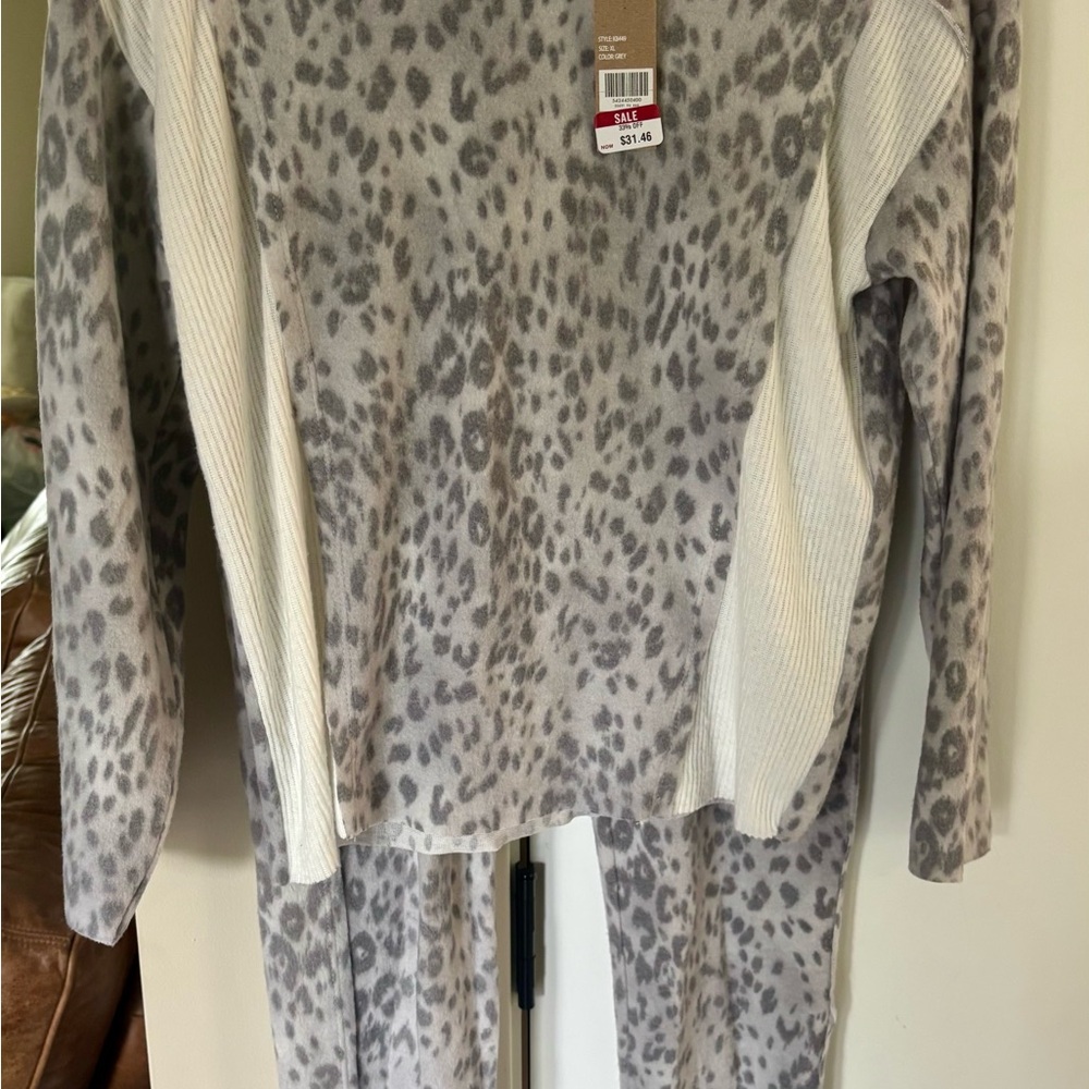 BKE Gray Leopard Print Top